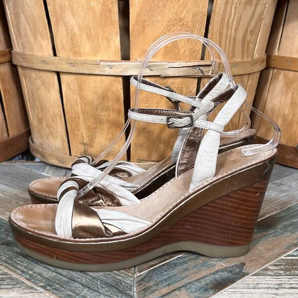 Cole Haan NikeAir Tan Gold Metallic Leather Stacked Wedge Heel Sandal Women 8.5 - Picture 2 of 11